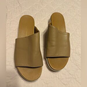 Adrienne vittadini provence tan  Sandals